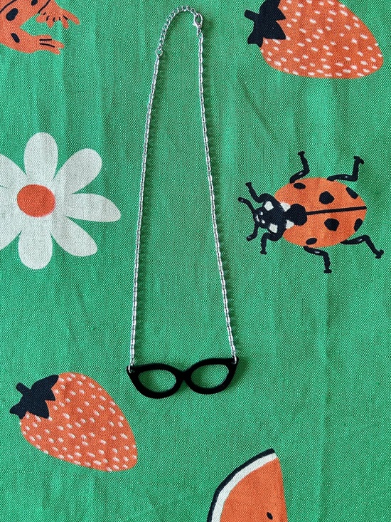 Vintage Jewelry - Retro Eyeglasses Pendant Necklace